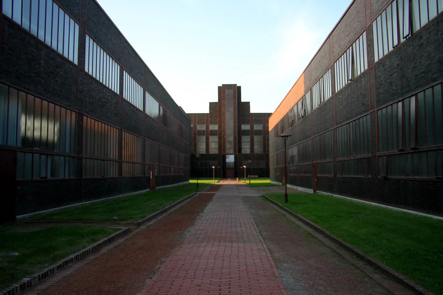 SES_RJSYMB20250617-17 Neues Welterbe Forum auf Zollverein feiert Richtfest
