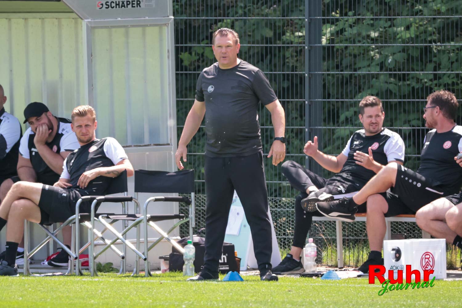 Drittliga-Trainer Koschinat attackiert Becherwerfer scharf