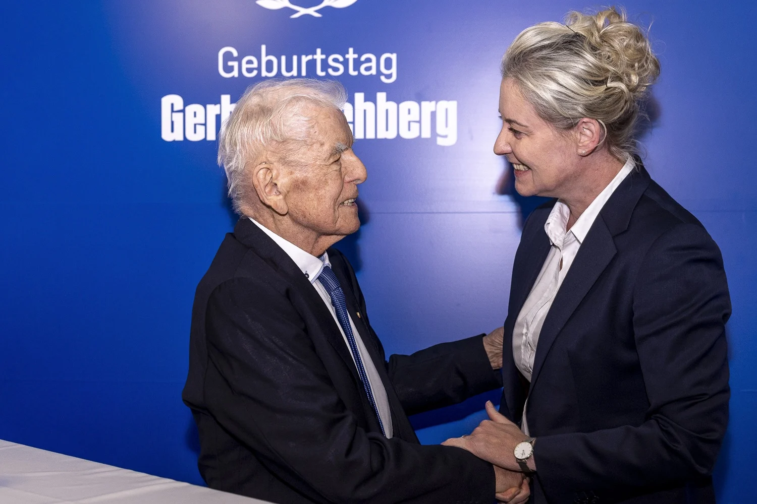 Ehrenbürger Gerd Rehberg feiert 90. Geburtstag in der Arena auf Schalke