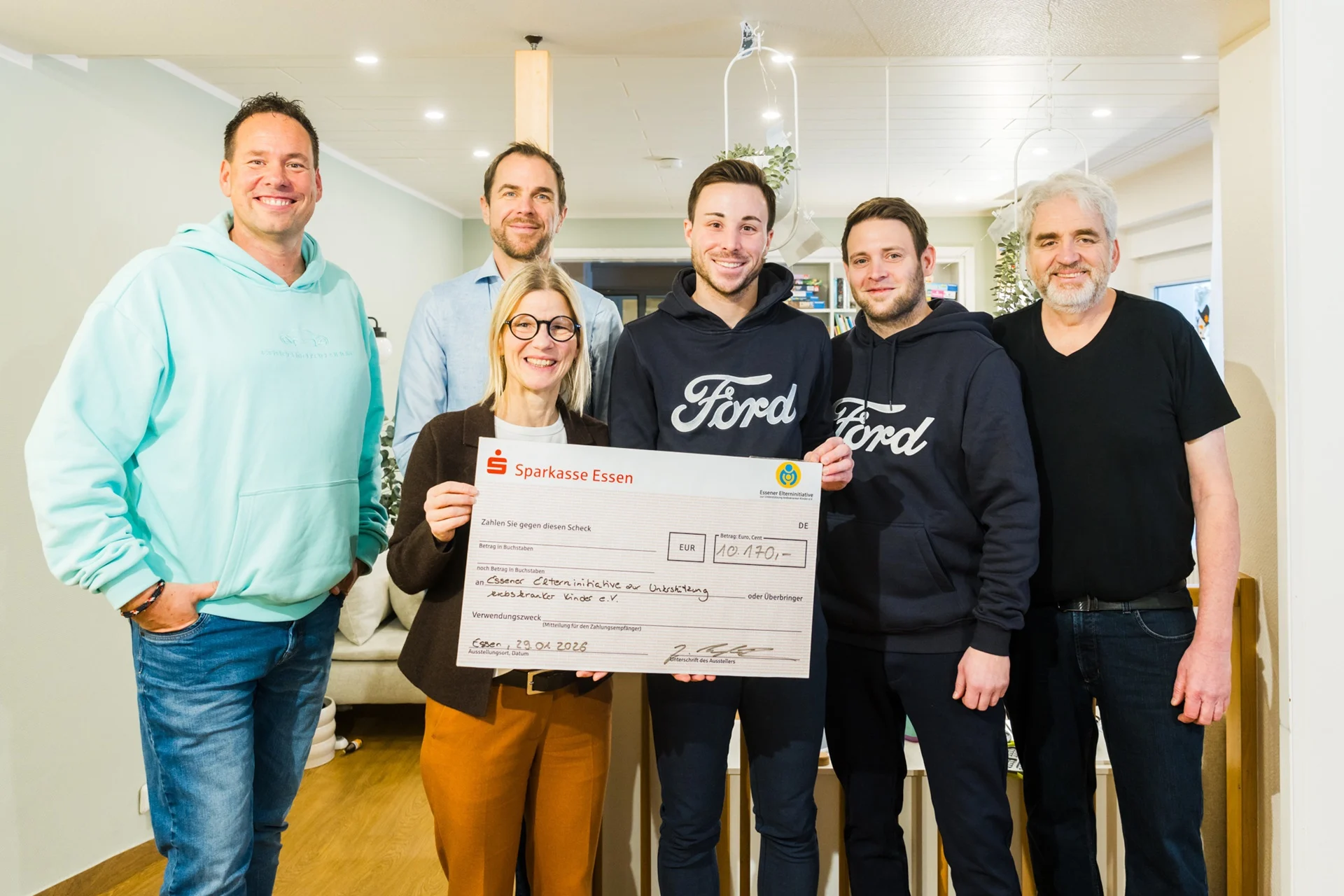 Essen Motor Show: Ford Schmitz + Wieseler sammelt über 10.000 Euro für krebskranke Kinder