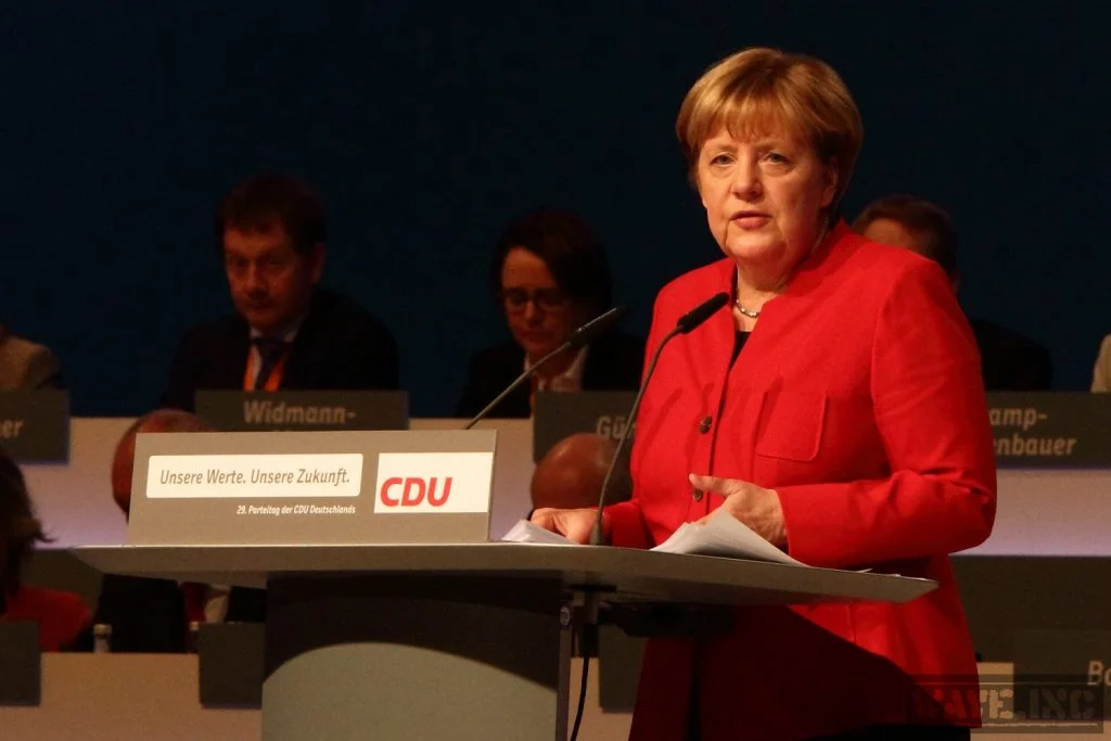 Angela Merkel liest in der Lichtburg Essen aus „Freiheit“