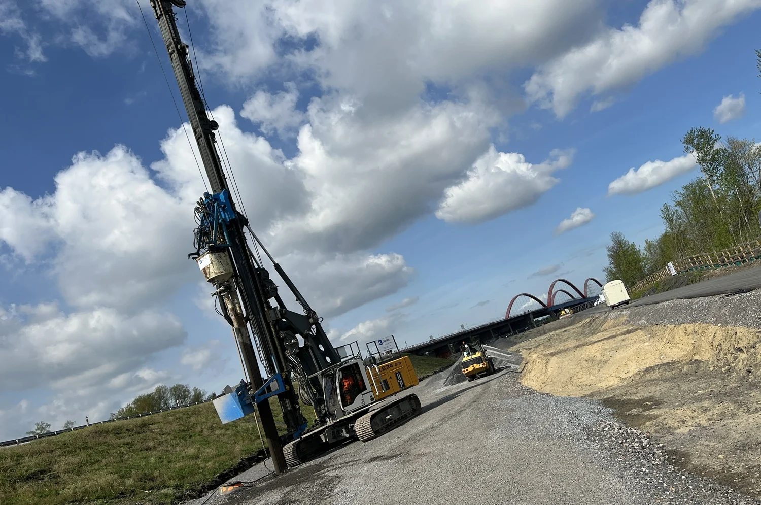 Ausbau der A42: Spezialverfahren festigt den Untergrund für neue Fahrstreifen